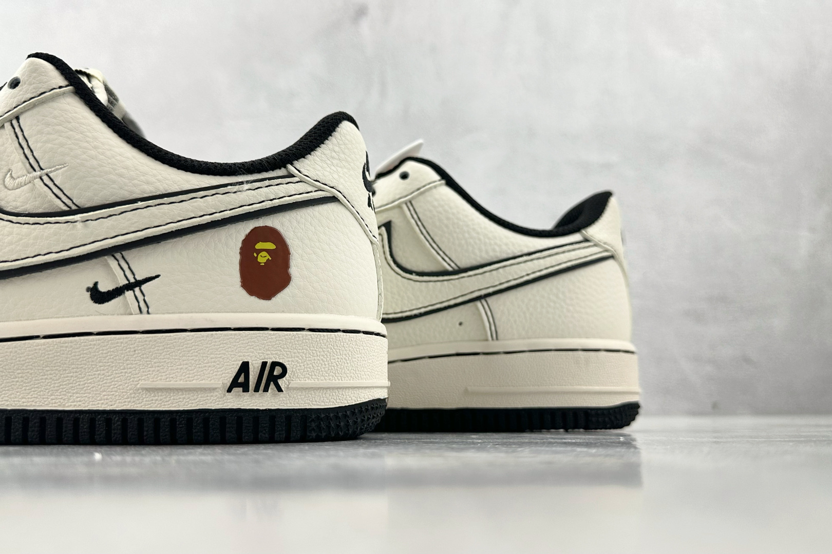 XC 
Nike Air Force 1'07 猿人头 联名 米白黑

货号：HH7518 067
尺码