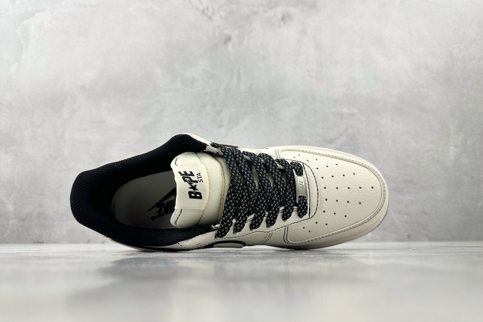 XC 
Nike Air Force 1'07 猿人头 联名 米白黑

货号：HH7518 067
尺码