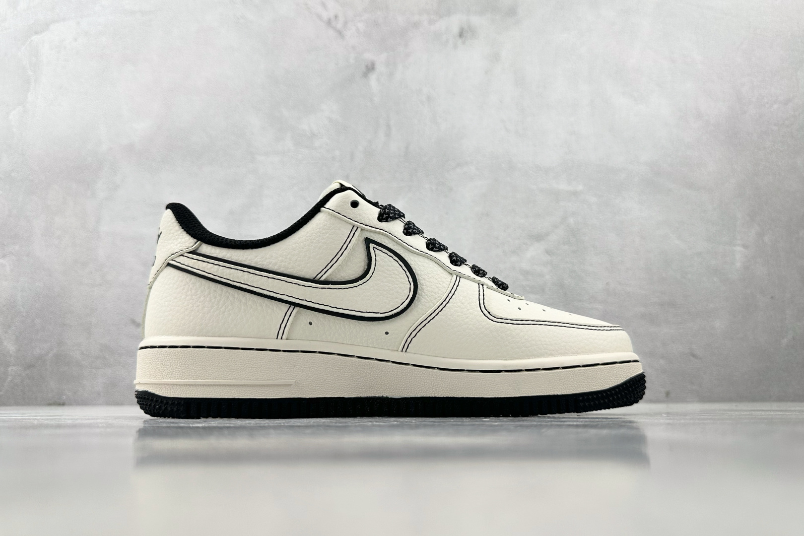 XC 
Nike Air Force 1'07 猿人头 联名 米白黑

货号：HH7518 067
尺码