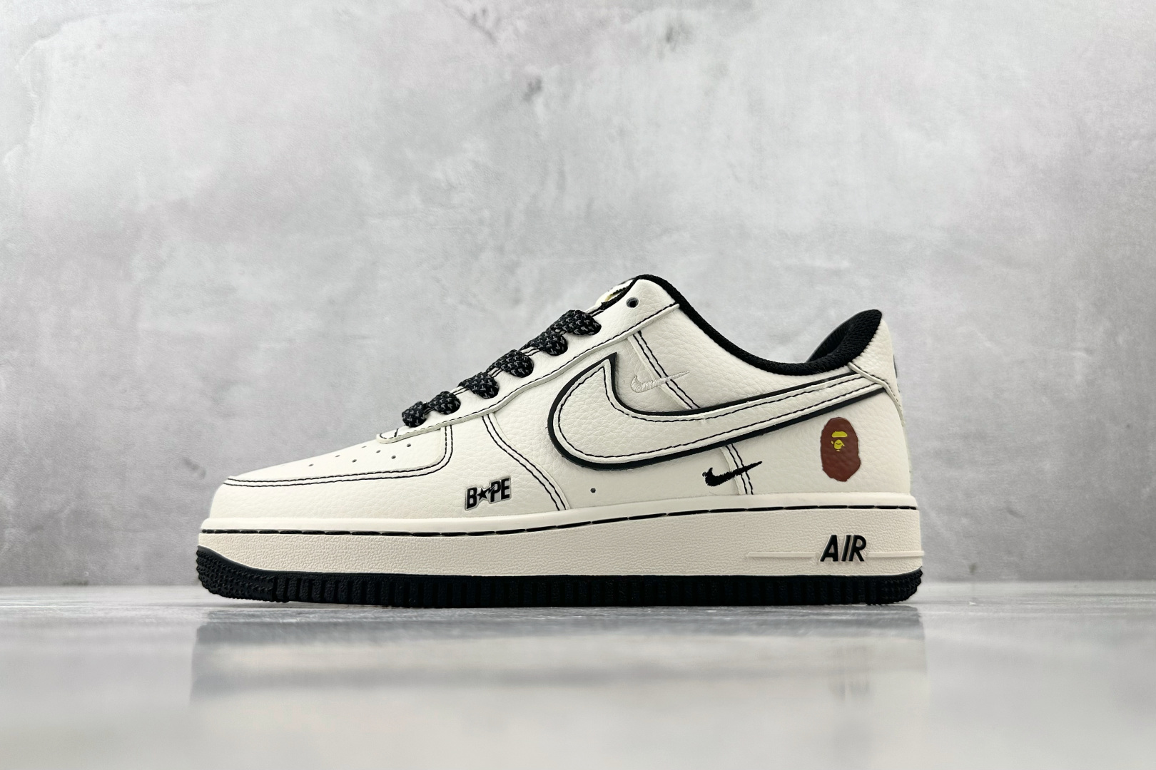 XC 
Nike Air Force 1'07 猿人头 联名 米白黑

货号：HH7518 067
尺码