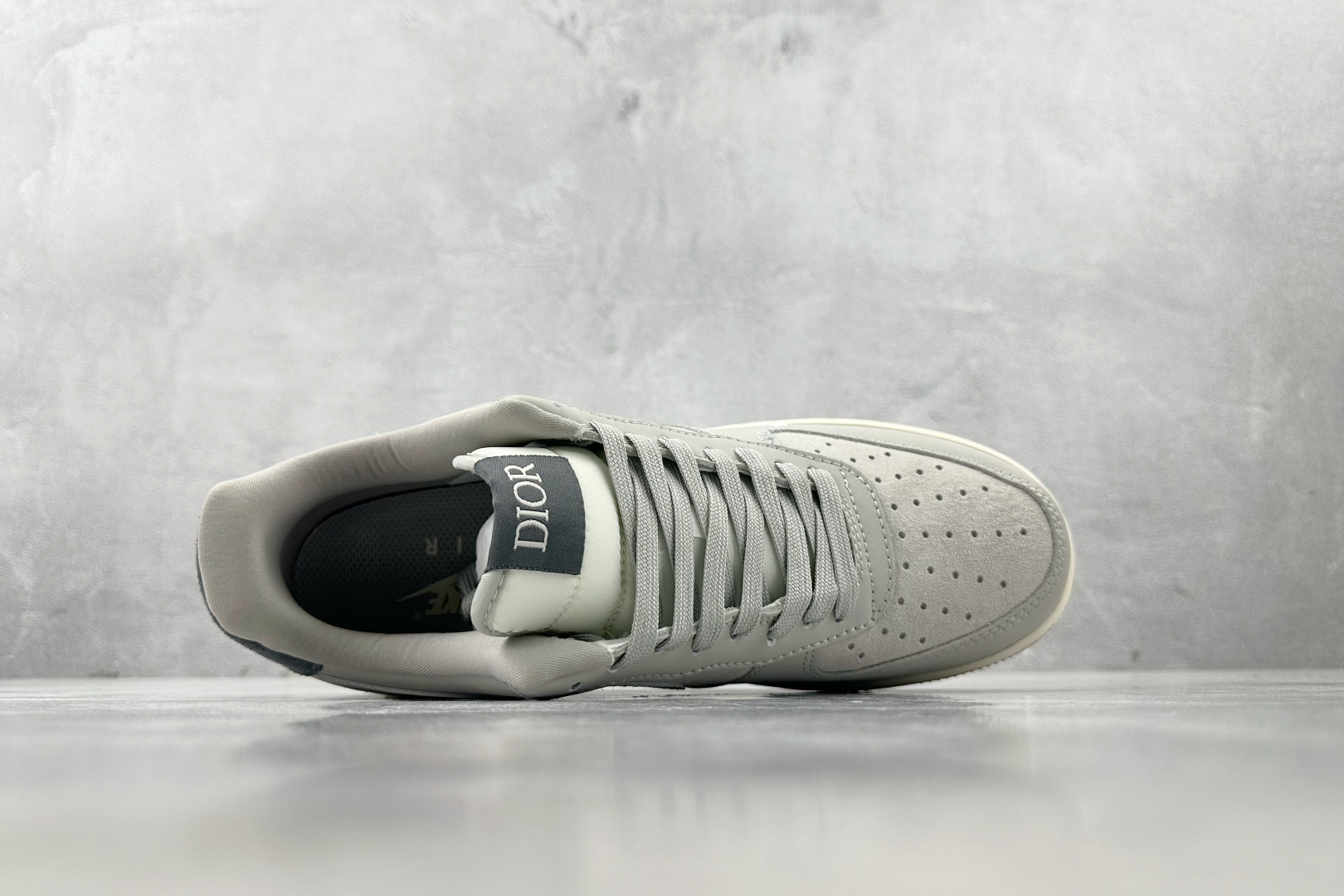 XC 
Nike Air Force 1'07  DIOR 联名 米灰色

货号：DF0188 041
