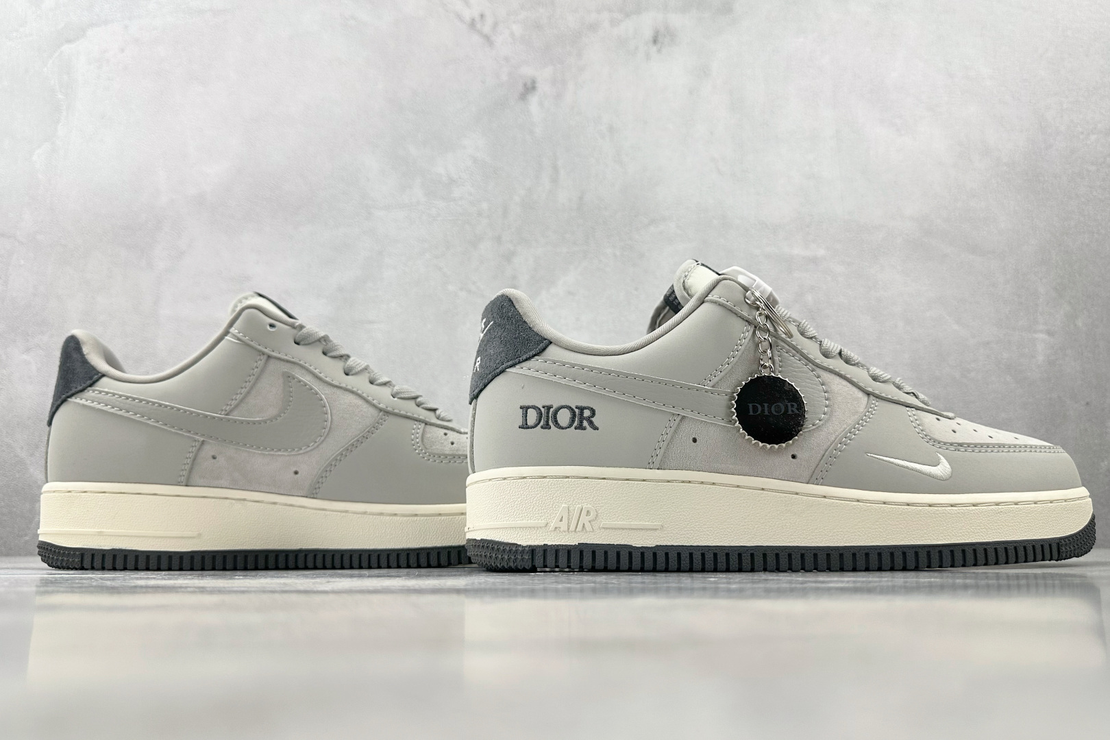 XC 
Nike Air Force 1'07  DIOR 联名 米灰色

货号：DF0188 041
