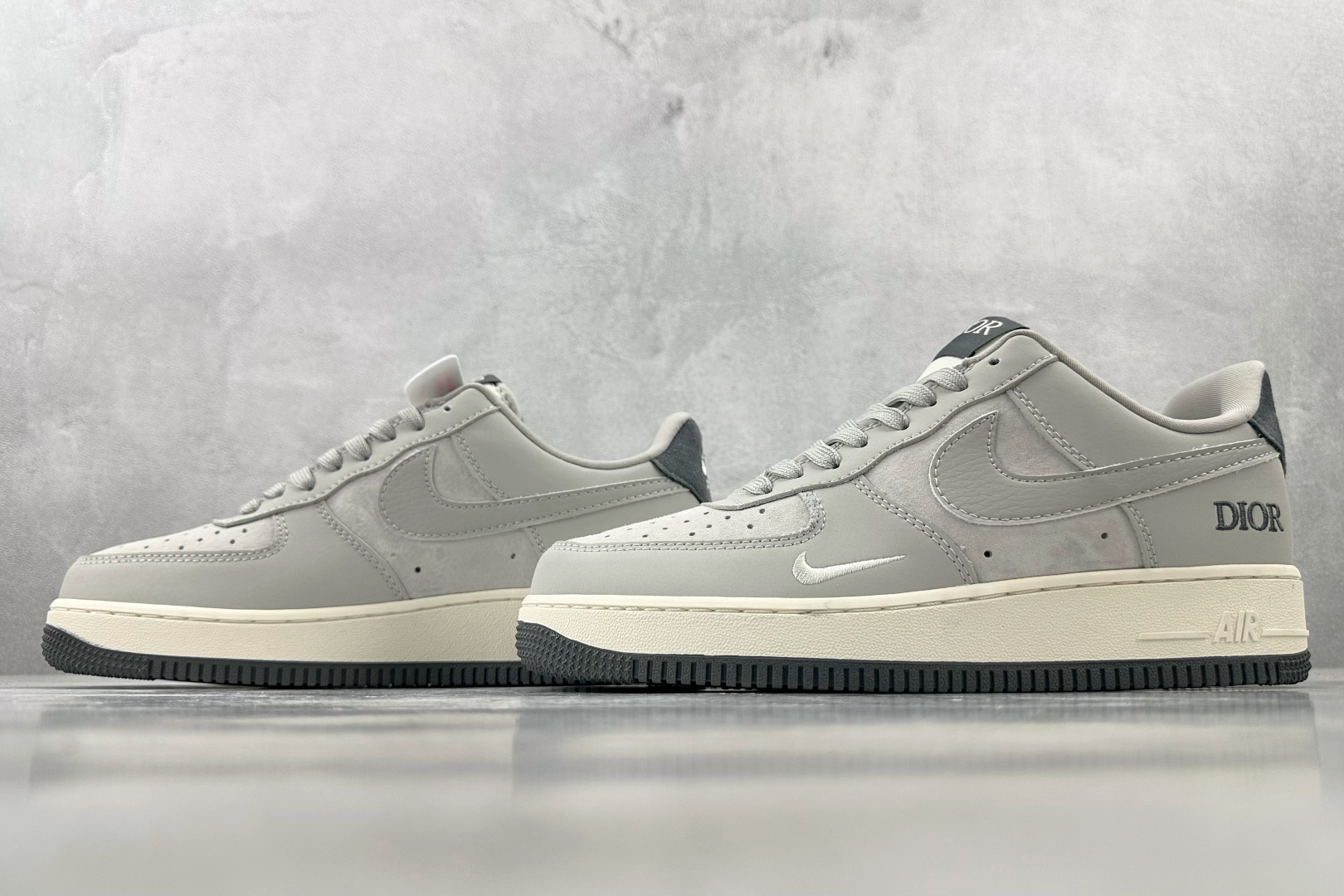 XC 
Nike Air Force 1'07  DIOR 联名 米灰色

货号：DF0188 041
