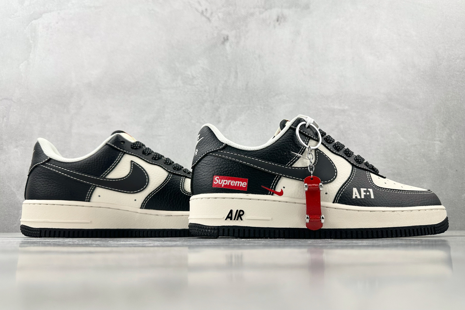 XC 
Nike Air Force 1'07  Supreme 联名 黑白

货号：HH7518 05