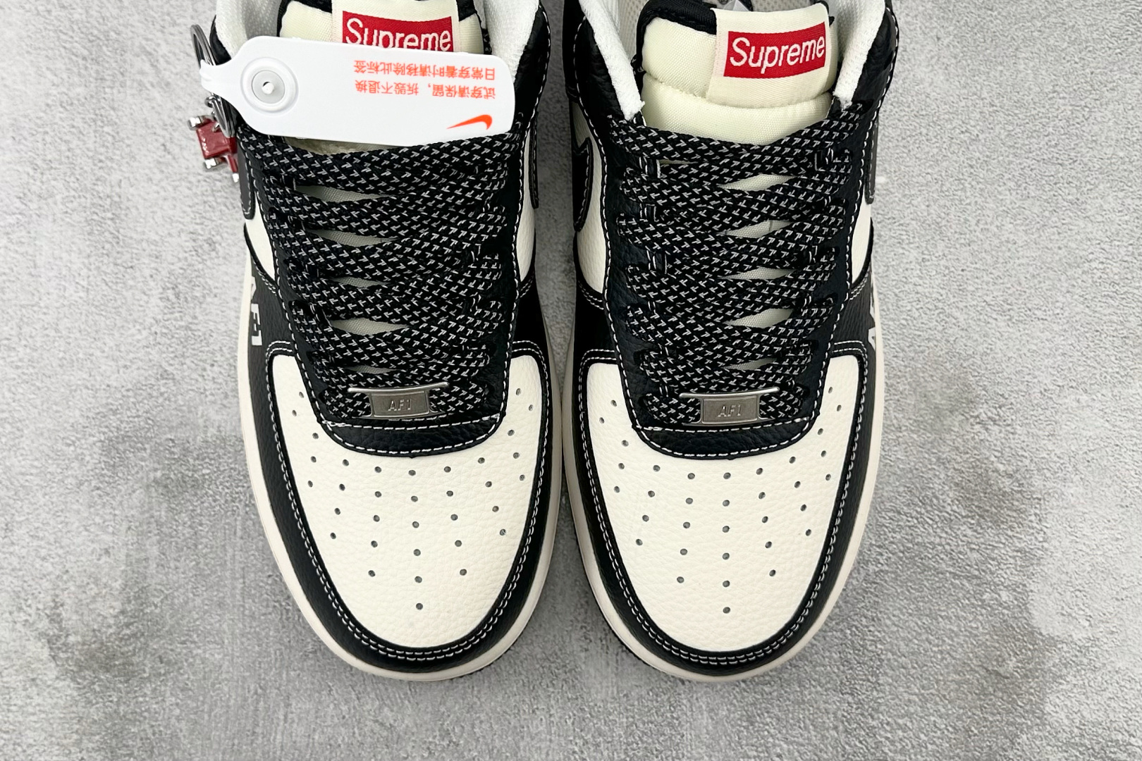 XC 
Nike Air Force 1'07  Supreme 联名 黑白

货号：HH7518 05