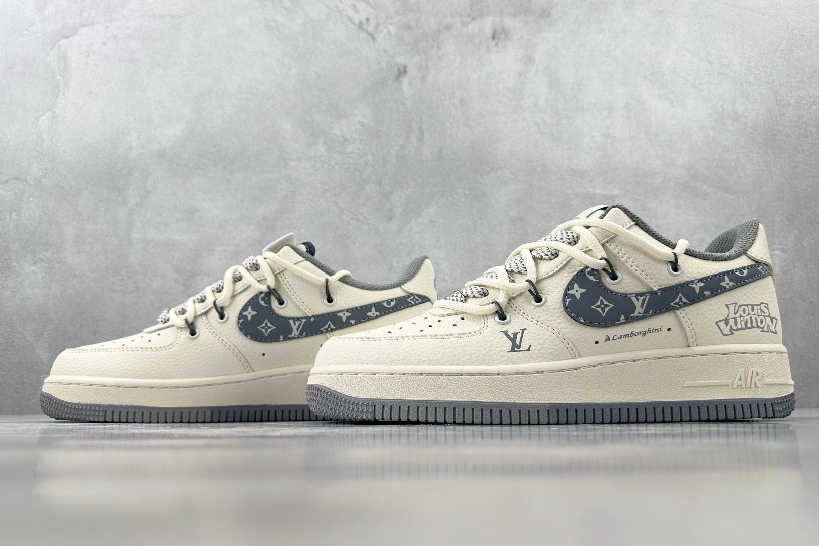 XC 
Nike Air Force 1'07 LV 联名 米白灰

货号：DM6868 065
尺码：
