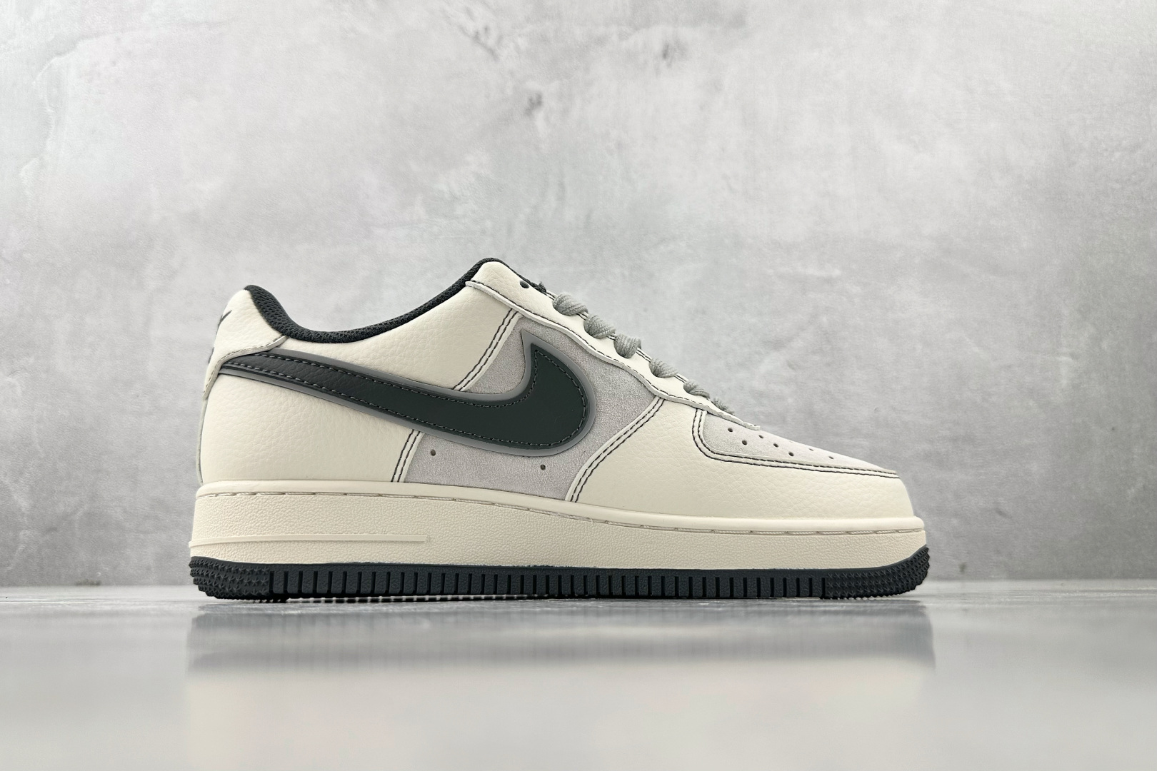 XC 
Nike Air Force 1'07 Supreme 联名 米白灰

货号：XZ6188 36