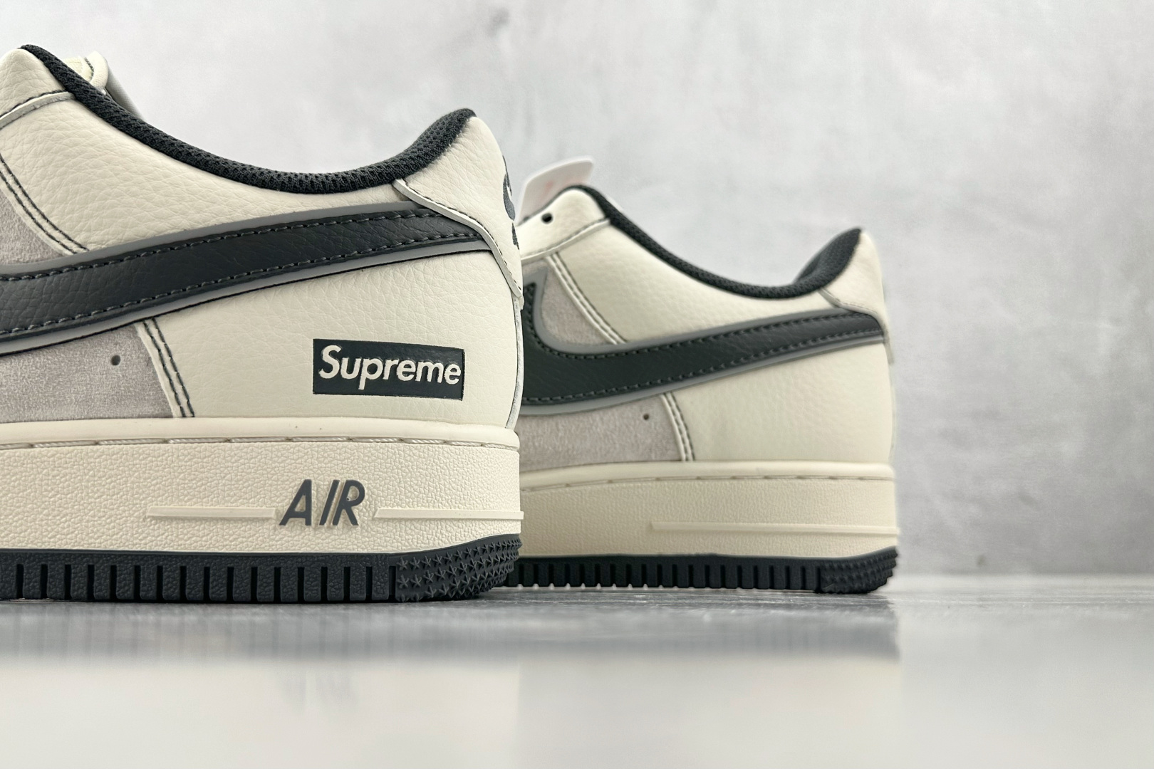 XC 
Nike Air Force 1'07 Supreme 联名 米白灰

货号：XZ6188 36
