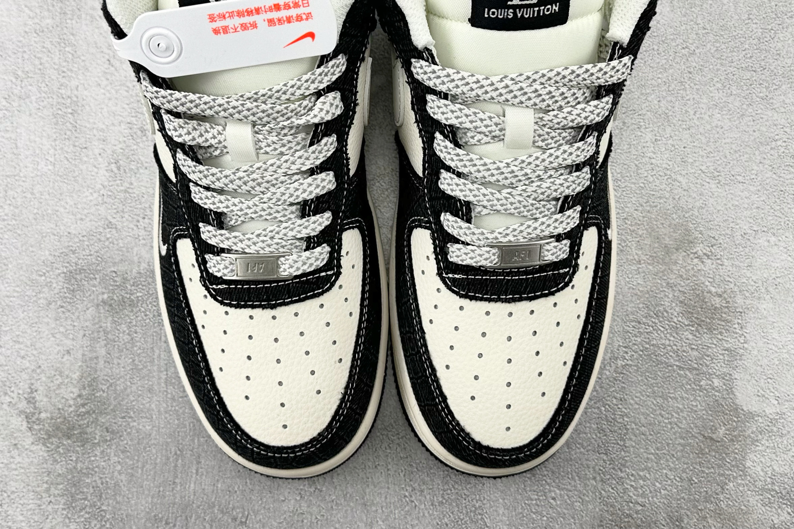 XC 
Nike Air Force 1'07 LV 联名 黑白

货号：XS1958 550
尺码：3