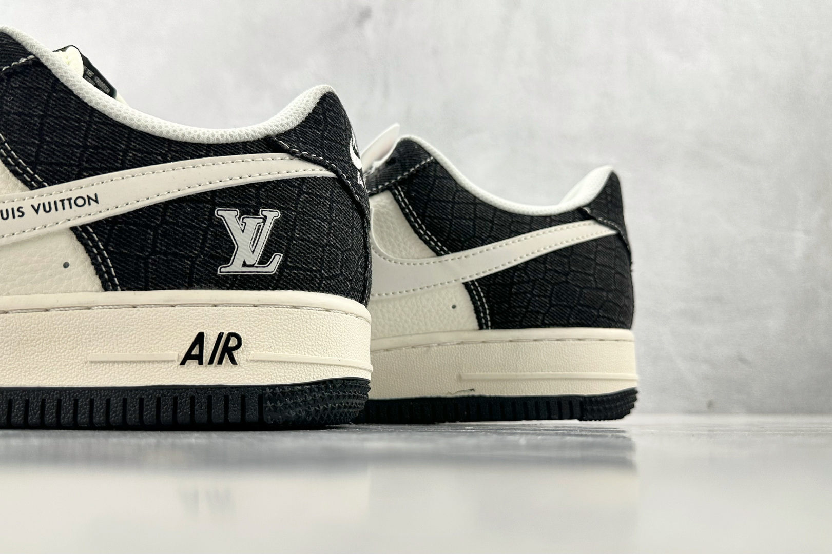 XC 
Nike Air Force 1'07 LV 联名 黑白

货号：XS1958 550
尺码：3