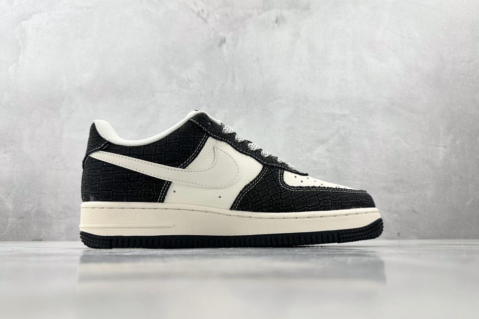 XC 
Nike Air Force 1'07 LV 联名 黑白

货号：XS1958 550
尺码：3