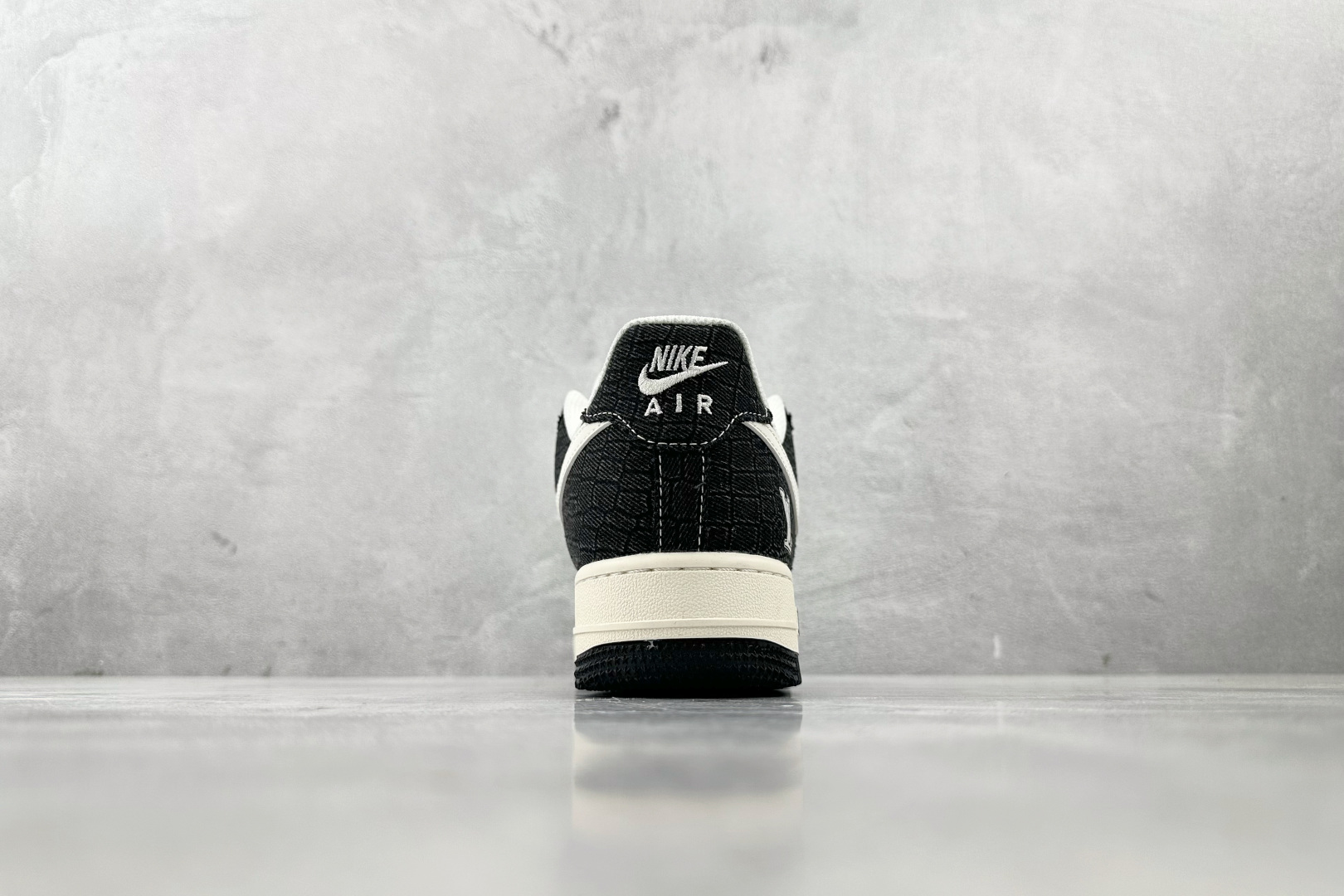 XC 
Nike Air Force 1'07 LV 联名 黑白

货号：XS1958 550
尺码：3