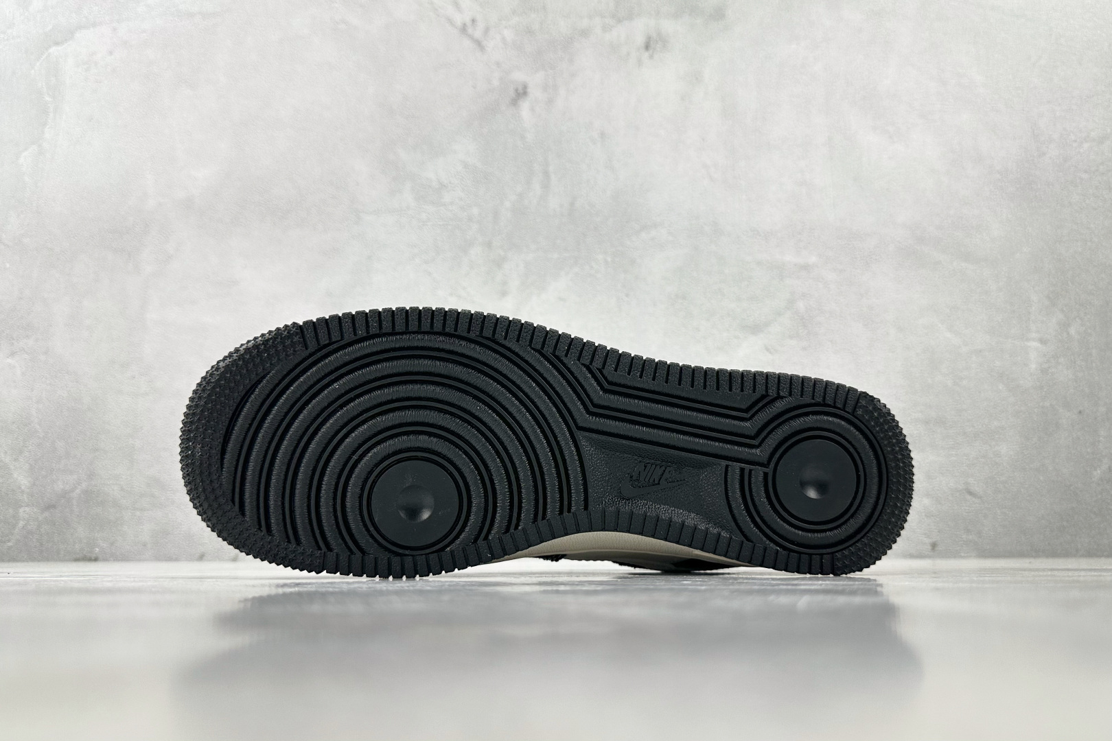 XC 
Nike Air Force 1'07 LV 联名 黑白

货号：XS1958 550
尺码：3