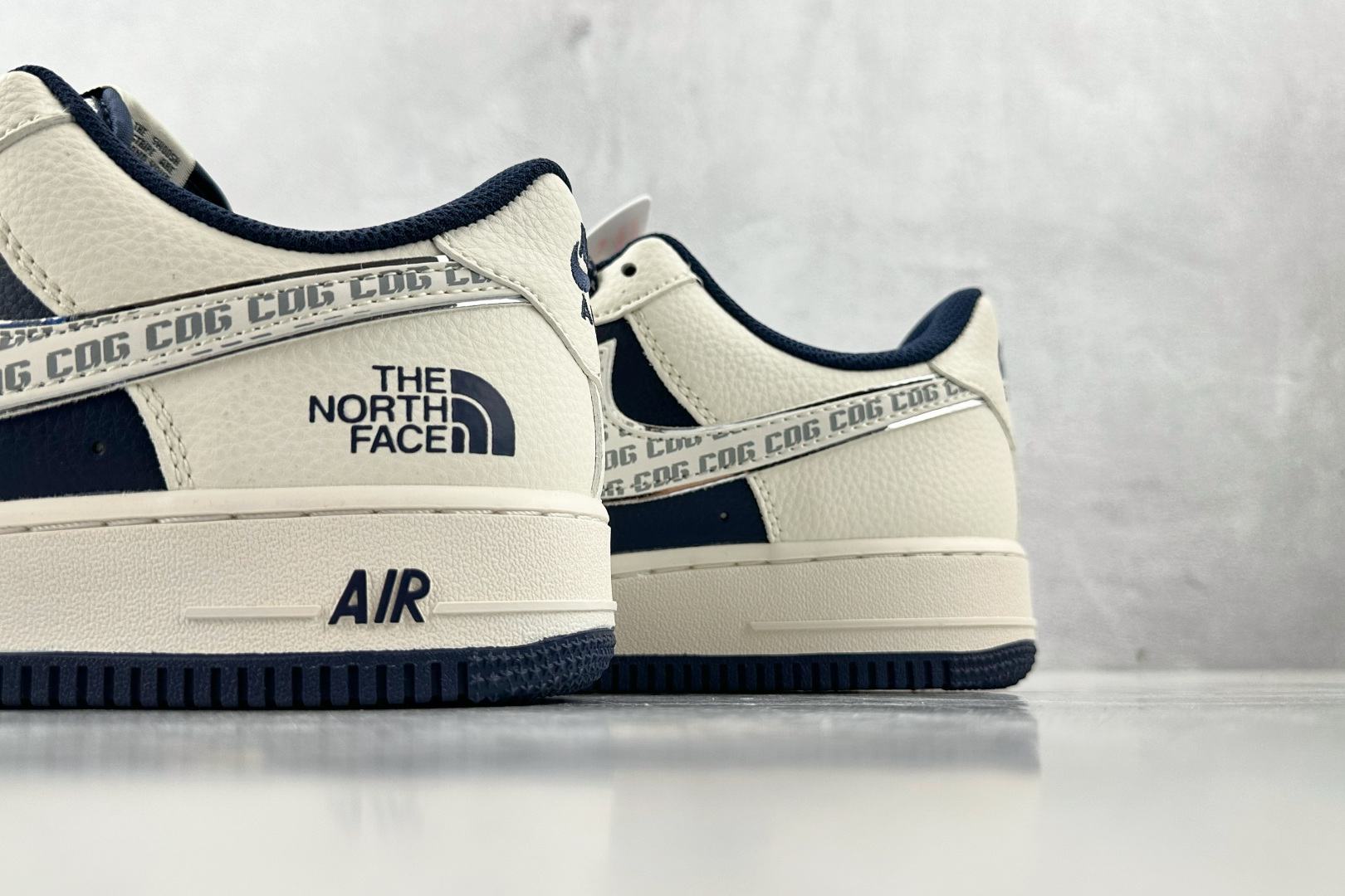 XC 
Nike Air Force 1'07 北面 联名 米白蓝

货号：HH7518 075
尺码：