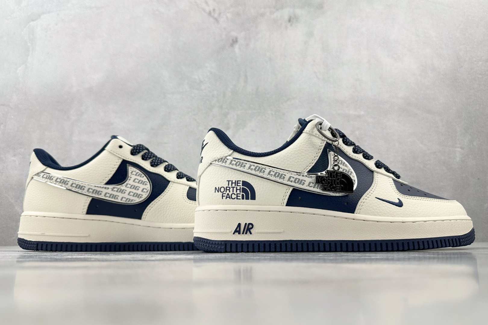 XC 
Nike Air Force 1'07 北面 联名 米白蓝

货号：HH7518 075
尺码：