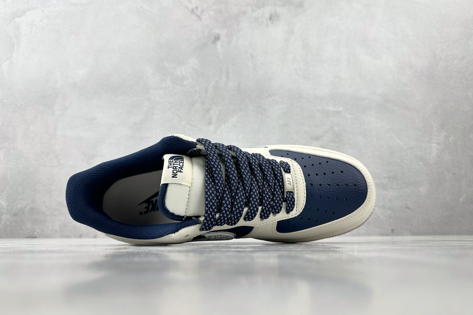 XC 
Nike Air Force 1'07 北面 联名 米白蓝

货号：HH7518 075
尺码：