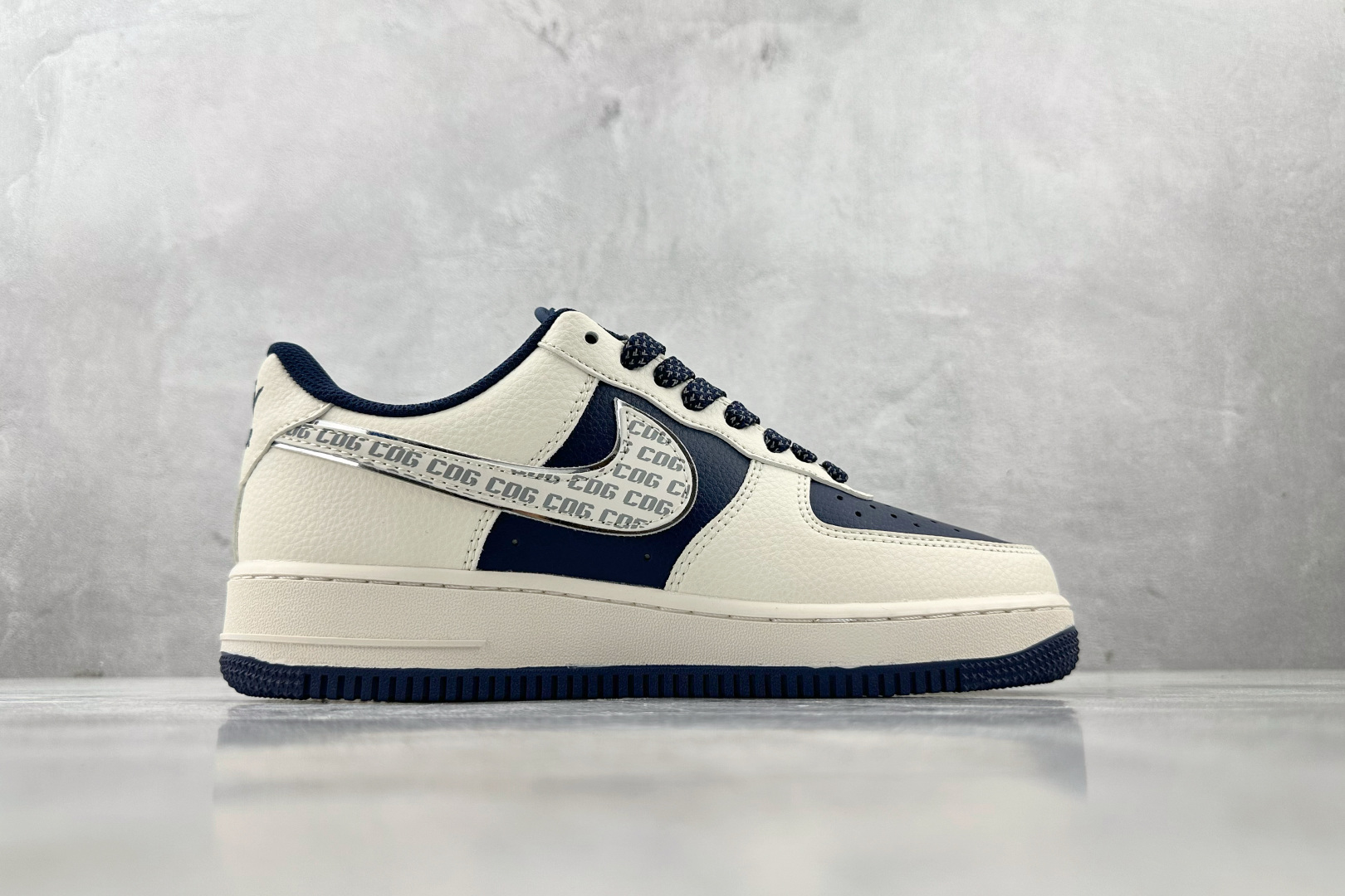 XC 
Nike Air Force 1'07 北面 联名 米白蓝

货号：HH7518 075
尺码：