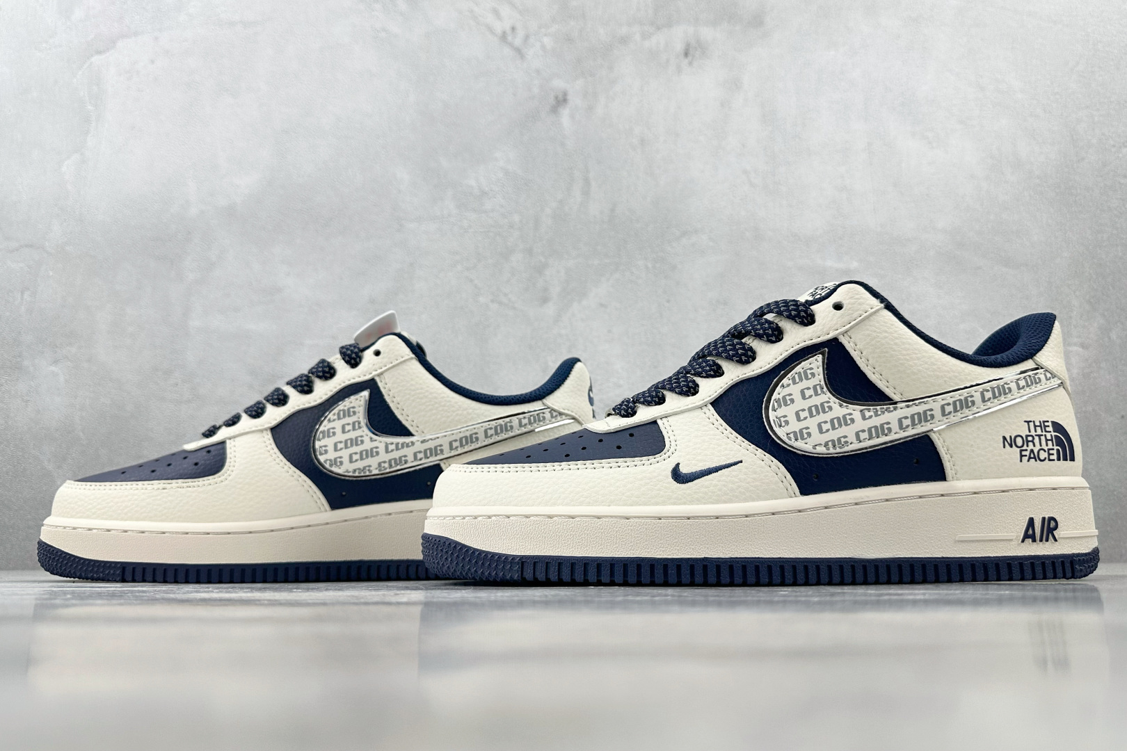 XC 
Nike Air Force 1'07 北面 联名 米白蓝

货号：HH7518 075
尺码：