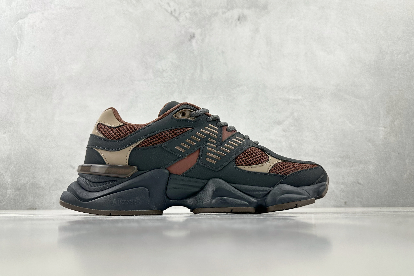 C 版 
大厂出品   New Balance NB 9060 “Phantom Rich Oak”黑棕