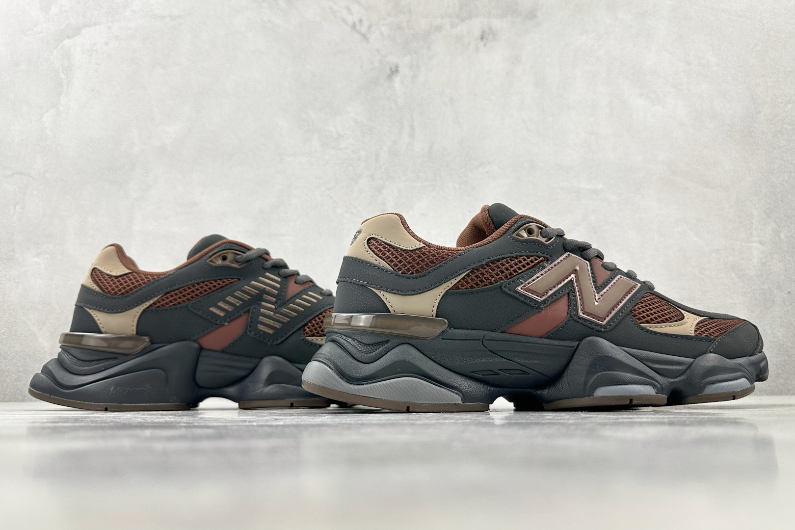 C 版 
大厂出品   New Balance NB 9060 “Phantom Rich Oak”黑棕