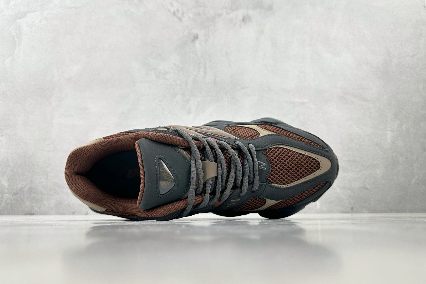 C 版 
大厂出品   New Balance NB 9060 “Phantom Rich Oak”黑棕