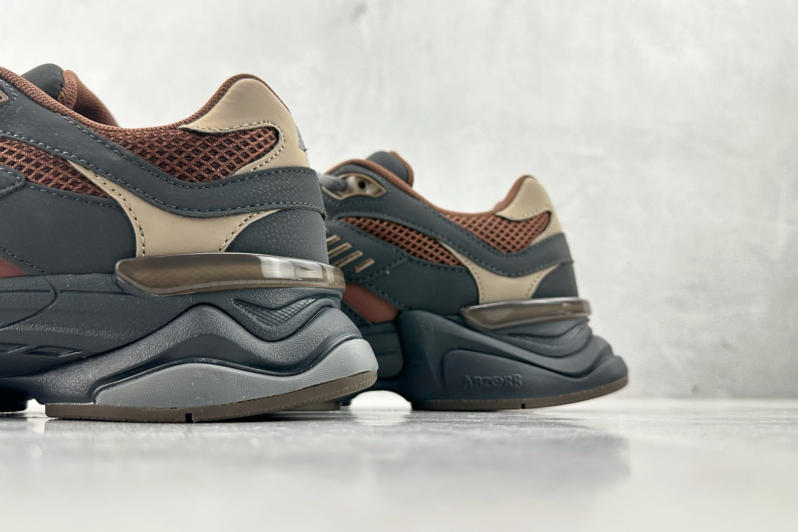 C 版 
大厂出品   New Balance NB 9060 “Phantom Rich Oak”黑棕