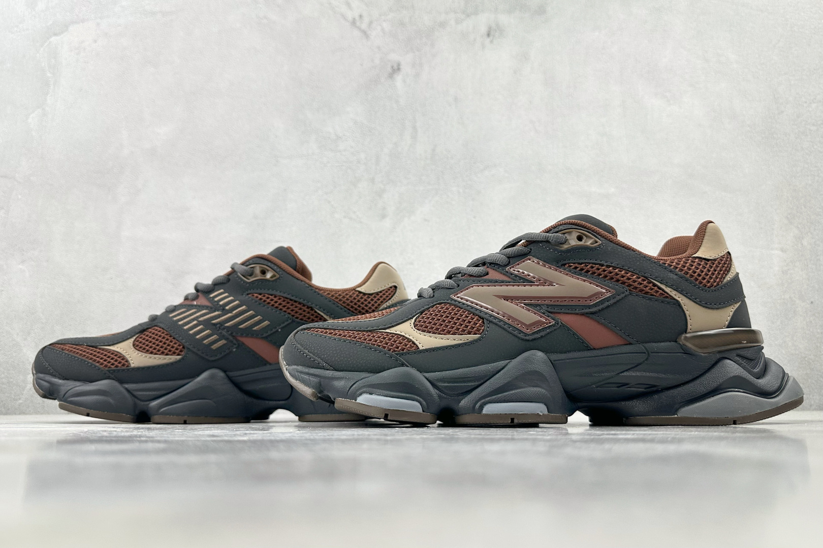 C 版 
大厂出品   New Balance NB 9060 “Phantom Rich Oak”黑棕