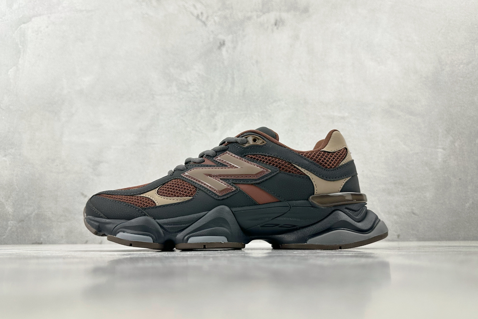 C 版 
大厂出品   New Balance NB 9060 “Phantom Rich Oak”黑棕