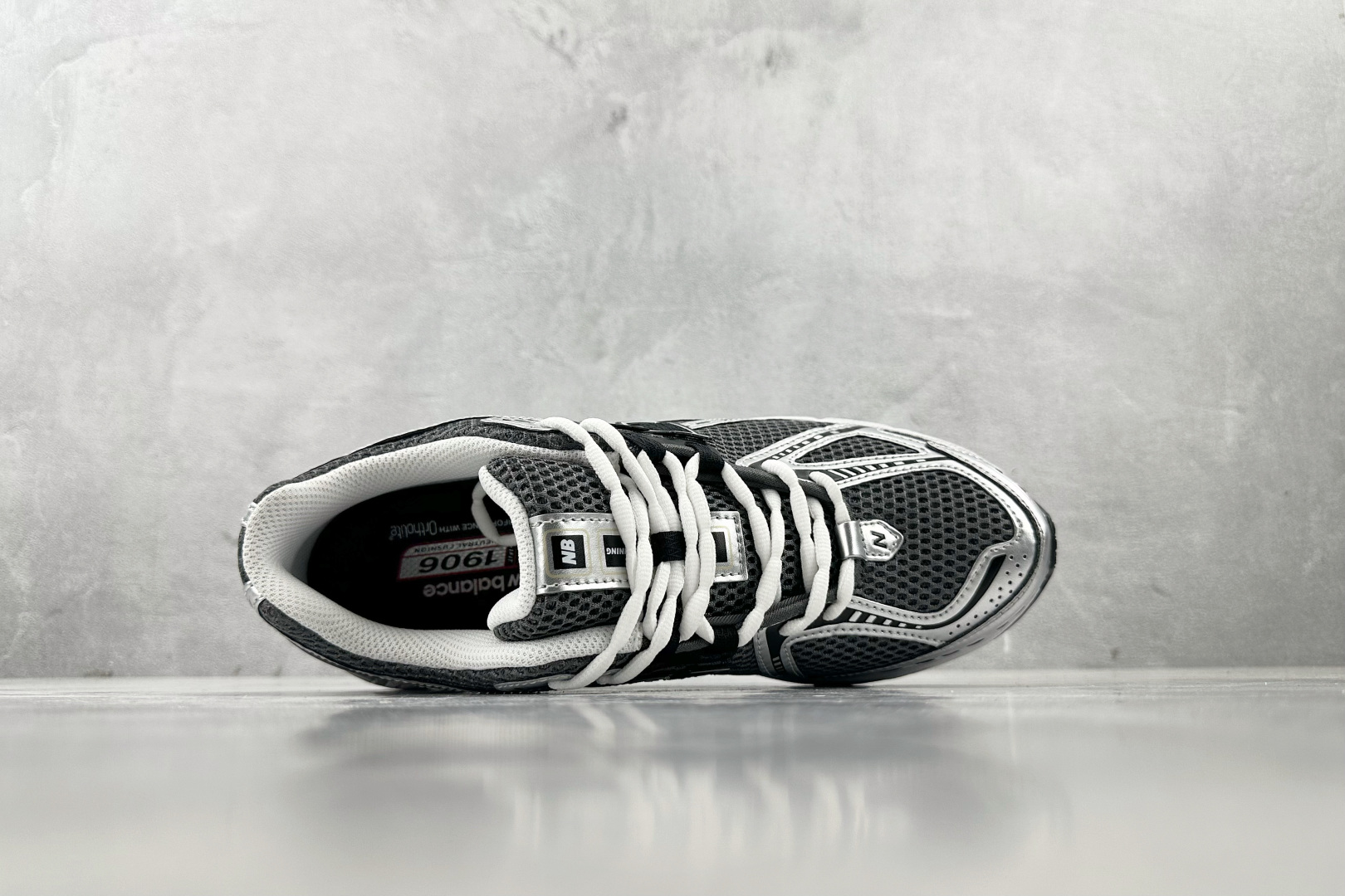 C 版 
大厂出品  New Balance 1906R 银黑色

货号：U1906RCG
尺码：36 