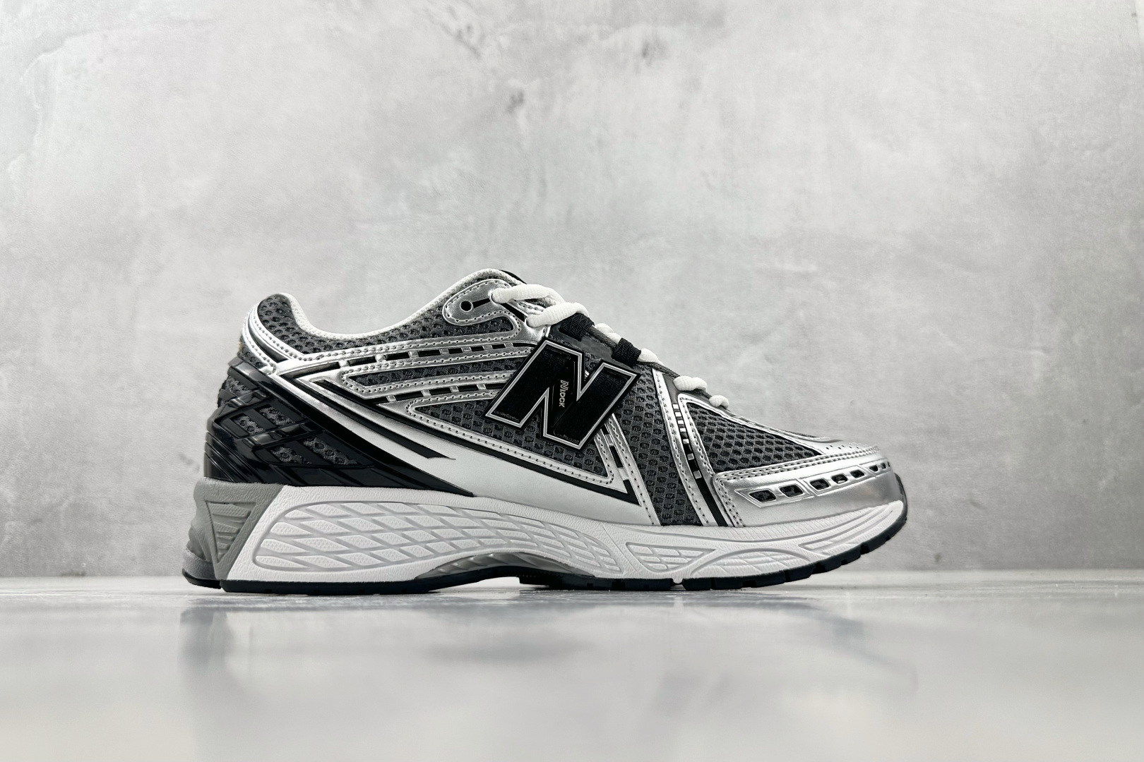 C 版 
大厂出品  New Balance 1906R 银黑色

货号：U1906RCG
尺码：36 