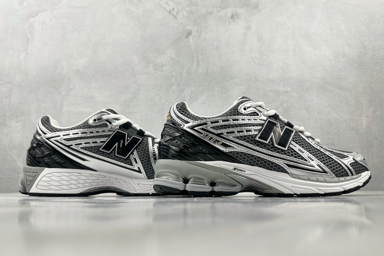 C 版 
大厂出品  New Balance 1906R 银黑色

货号：U1906RCG
尺码：36 