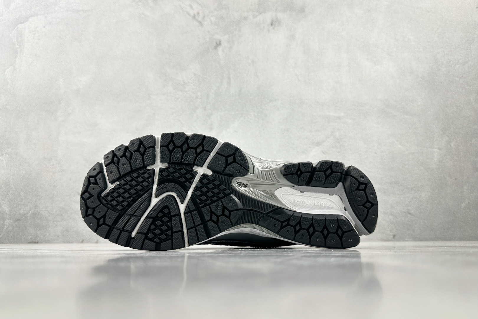 C 版 
大厂出品  New Balance 1906R 银黑色

货号：U1906RCG
尺码：36 
