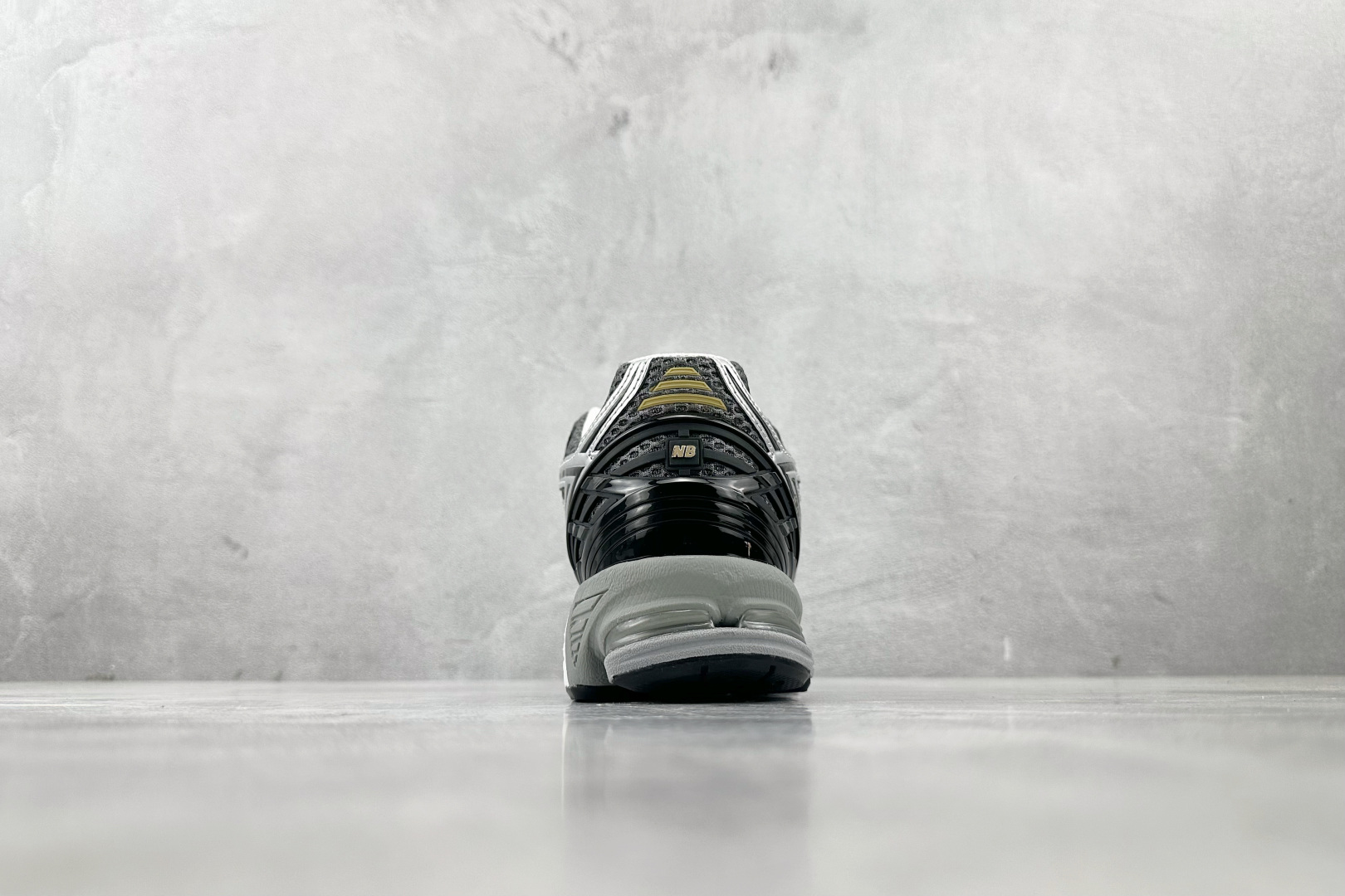 C 版 
大厂出品  New Balance 1906R 银黑色

货号：U1906RCG
尺码：36 