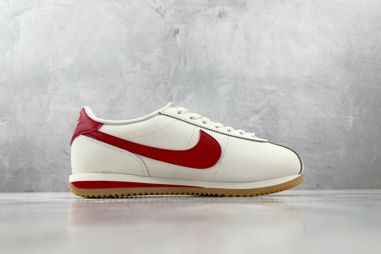 PF 
最强阿甘生产线  Nike Cortez LEATHER 白红色

货号：DM4044-110
