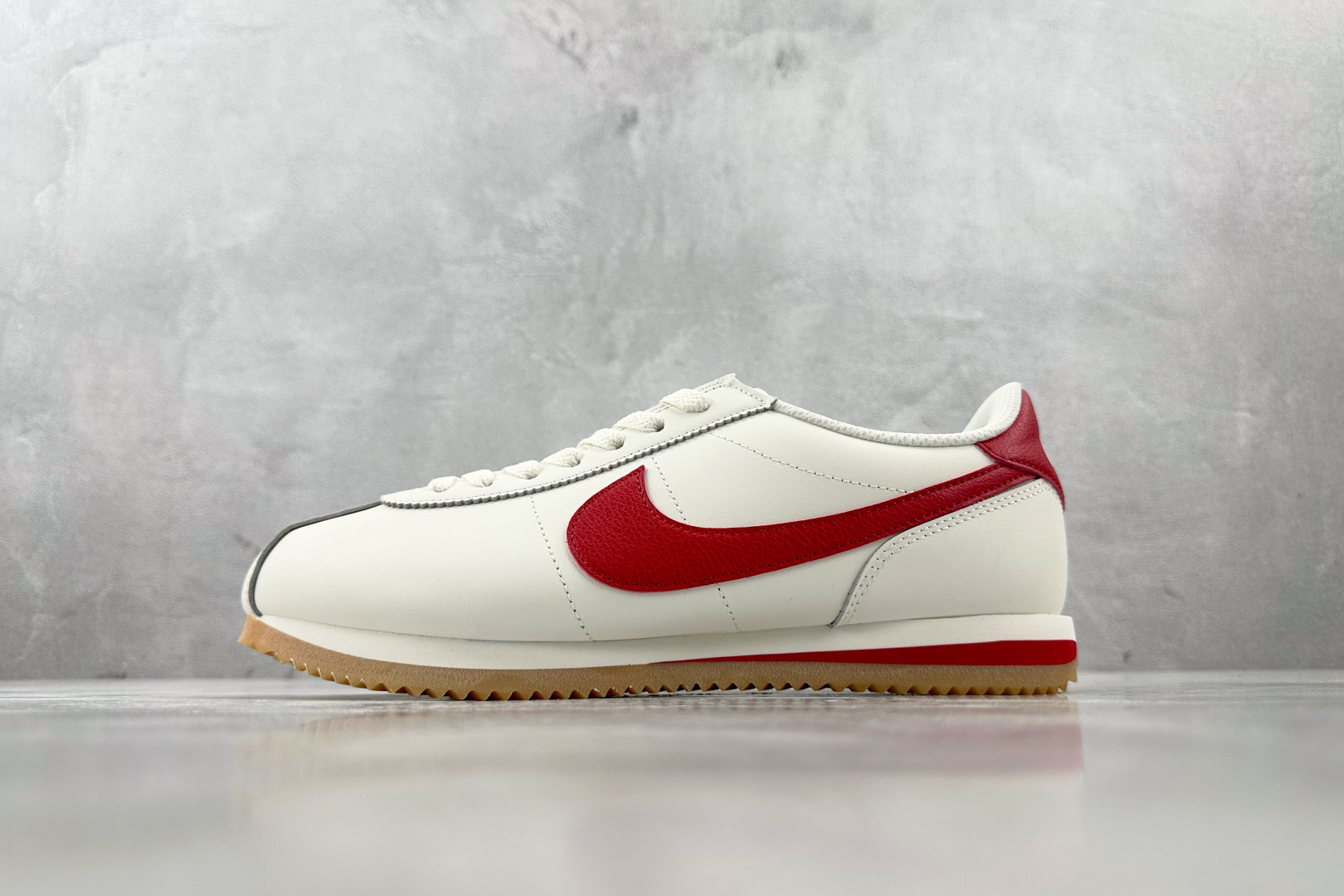 PF 
最强阿甘生产线  Nike Cortez LEATHER 白红色

货号：DM4044-110
