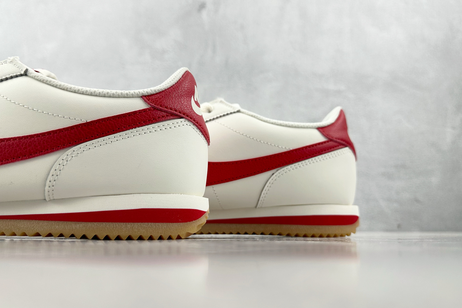 PF 
最强阿甘生产线  Nike Cortez LEATHER 白红色

货号：DM4044-110
