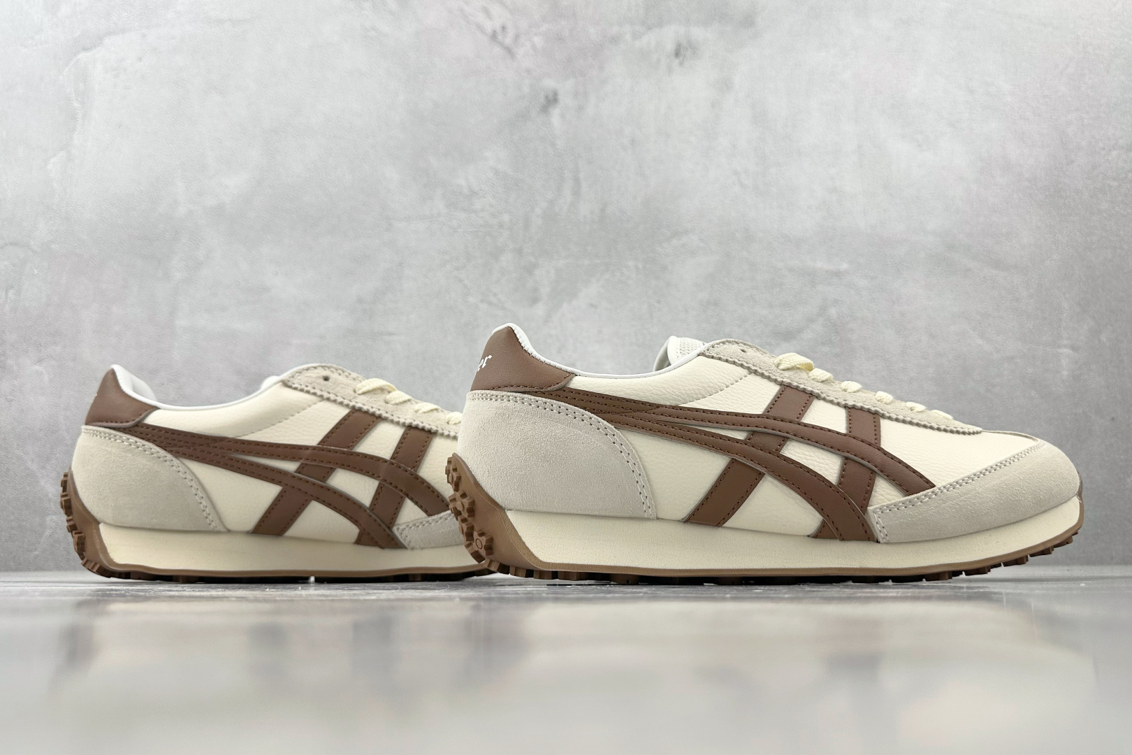 ZX 神版 
Onitsuka Tiger鬼塚虎 Edr 78 米棕色

货号：1183C207-200