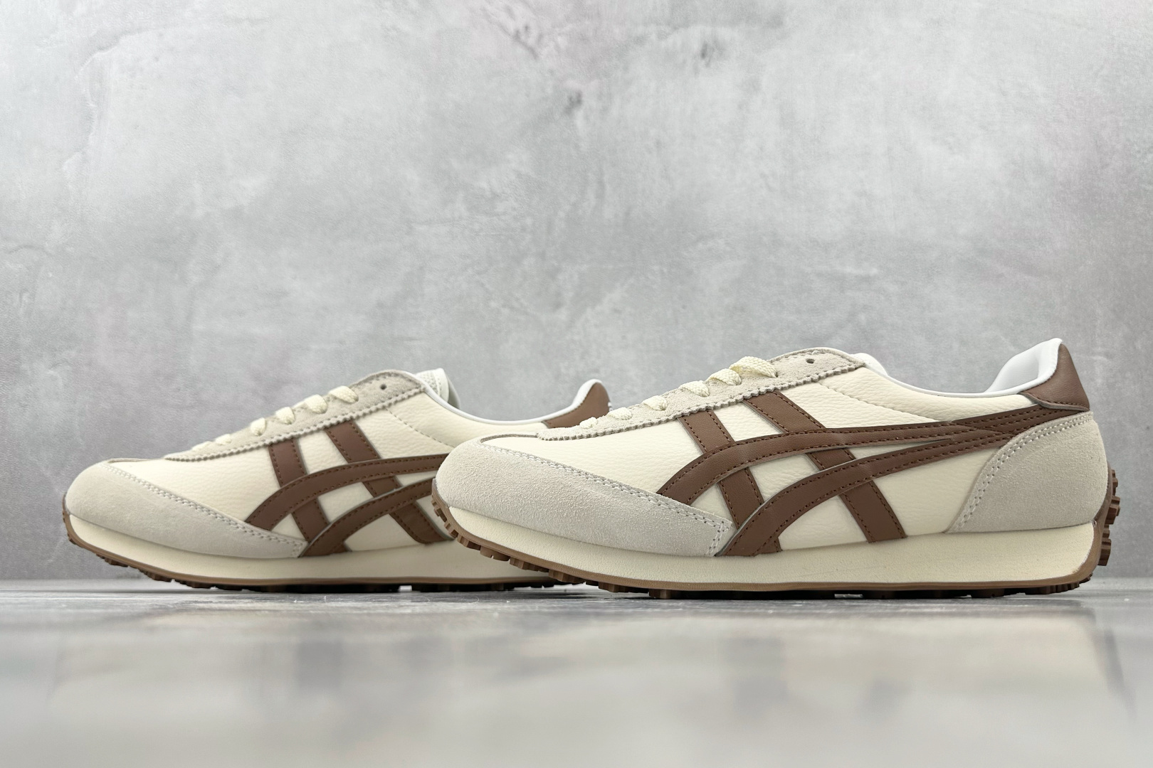 ZX 神版 
Onitsuka Tiger鬼塚虎 Edr 78 米棕色

货号：1183C207-200