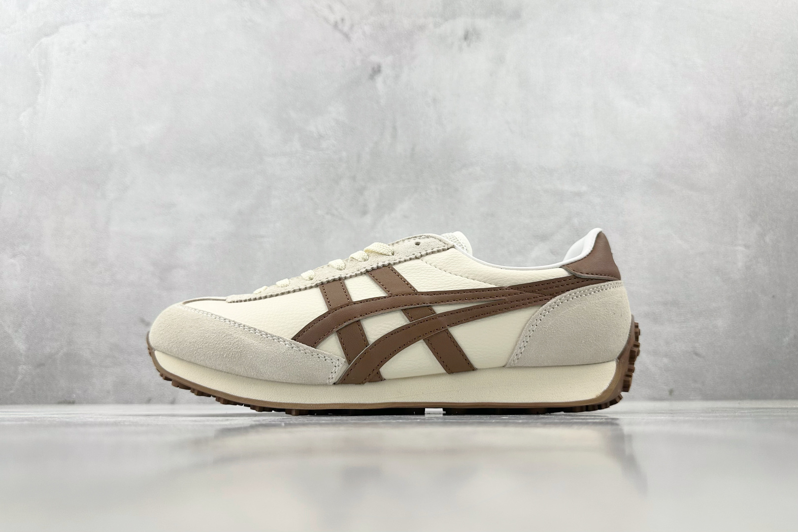 ZX 神版 
Onitsuka Tiger鬼塚虎 Edr 78 米棕色

货号：1183C207-200