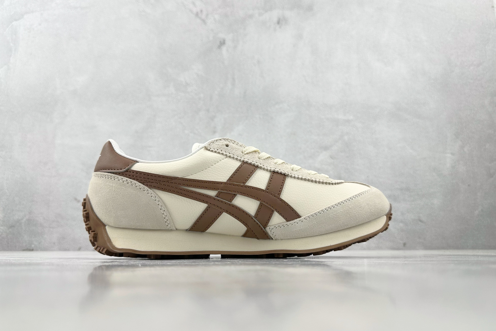 ZX 神版 
Onitsuka Tiger鬼塚虎 Edr 78 米棕色

货号：1183C207-200
