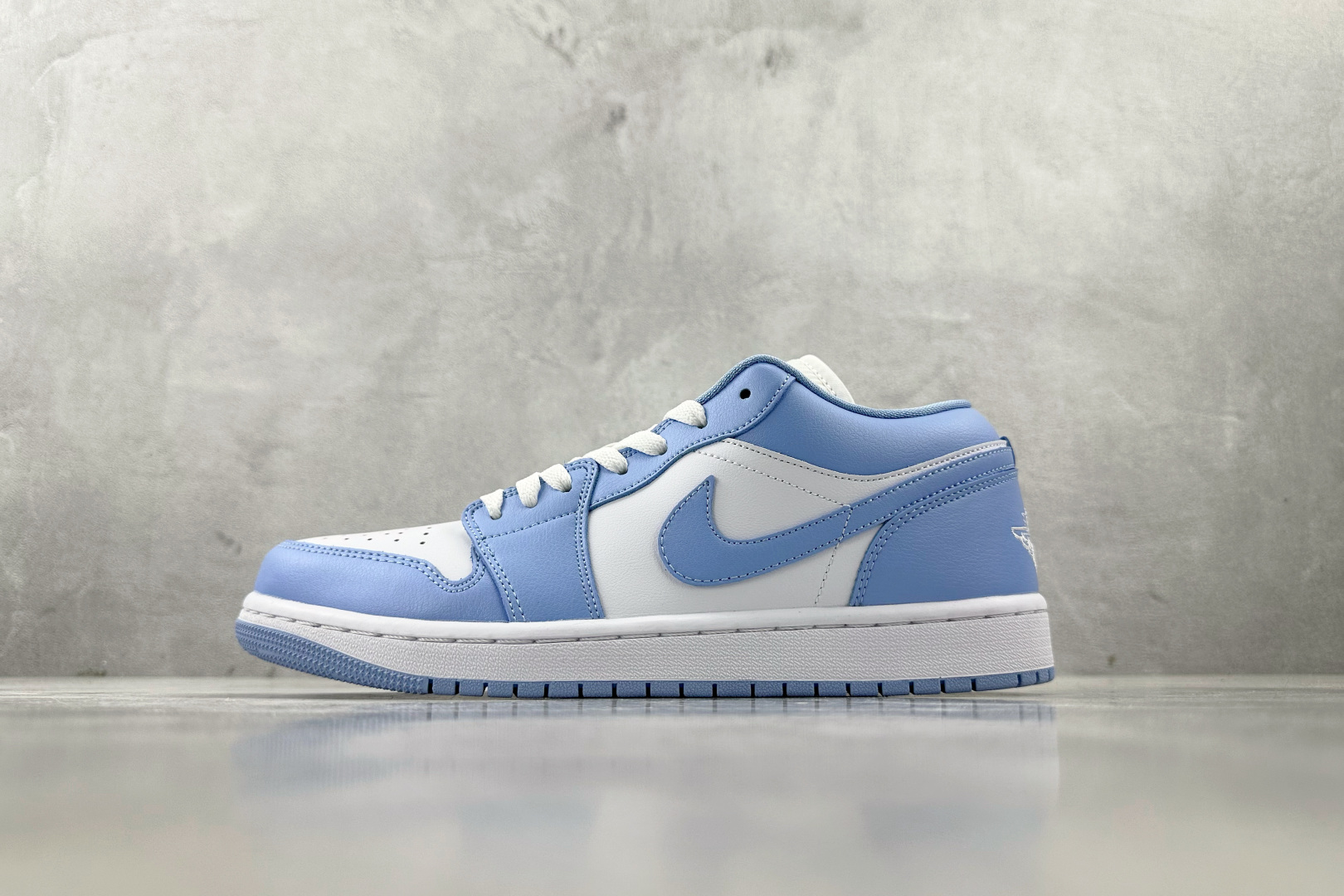 K版 
综合版 Jordan Air Jordan 1 Low Aluminum WMNS浅蓝色

货号