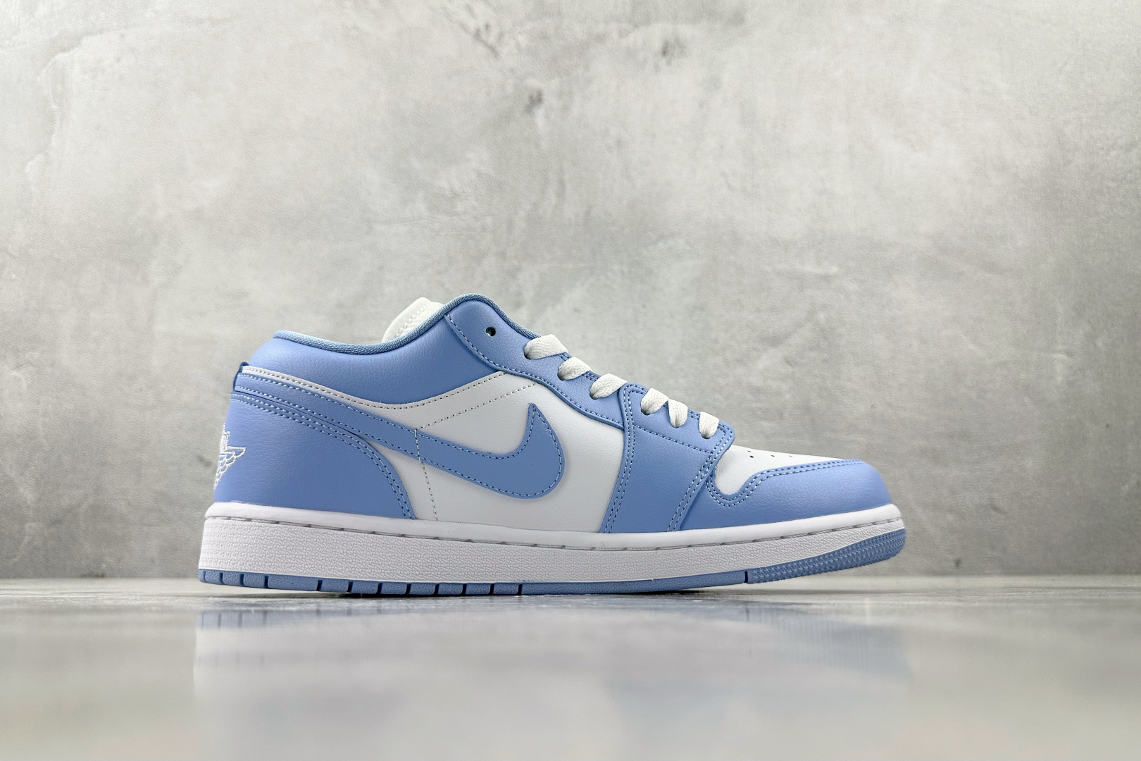 K版 
综合版 Jordan Air Jordan 1 Low Aluminum WMNS浅蓝色

货号
