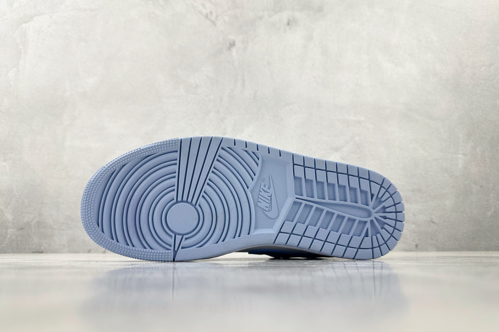 K版 
综合版 Jordan Air Jordan 1 Low Aluminum WMNS浅蓝色

货号
