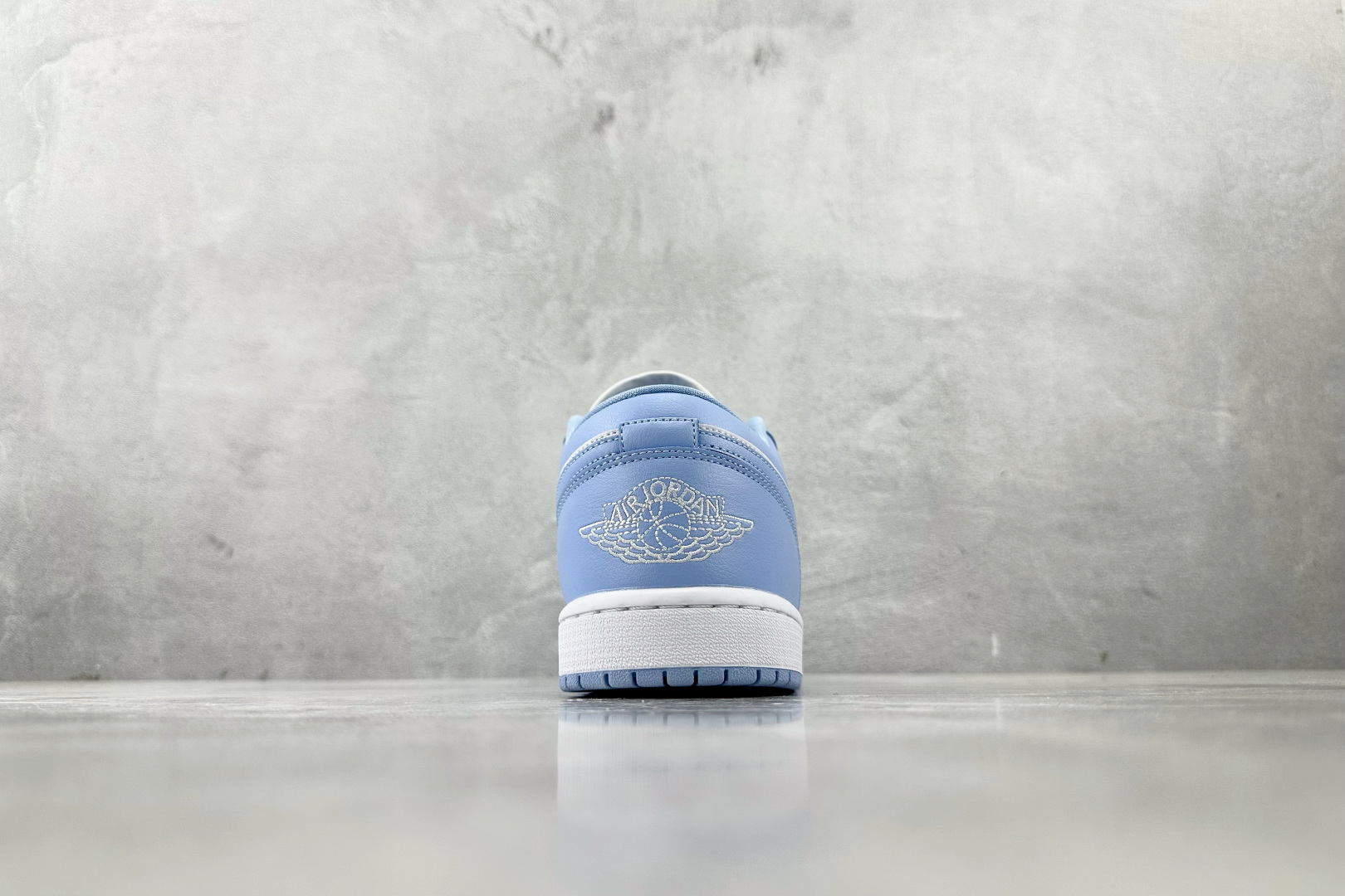 K版 
综合版 Jordan Air Jordan 1 Low Aluminum WMNS浅蓝色

货号
