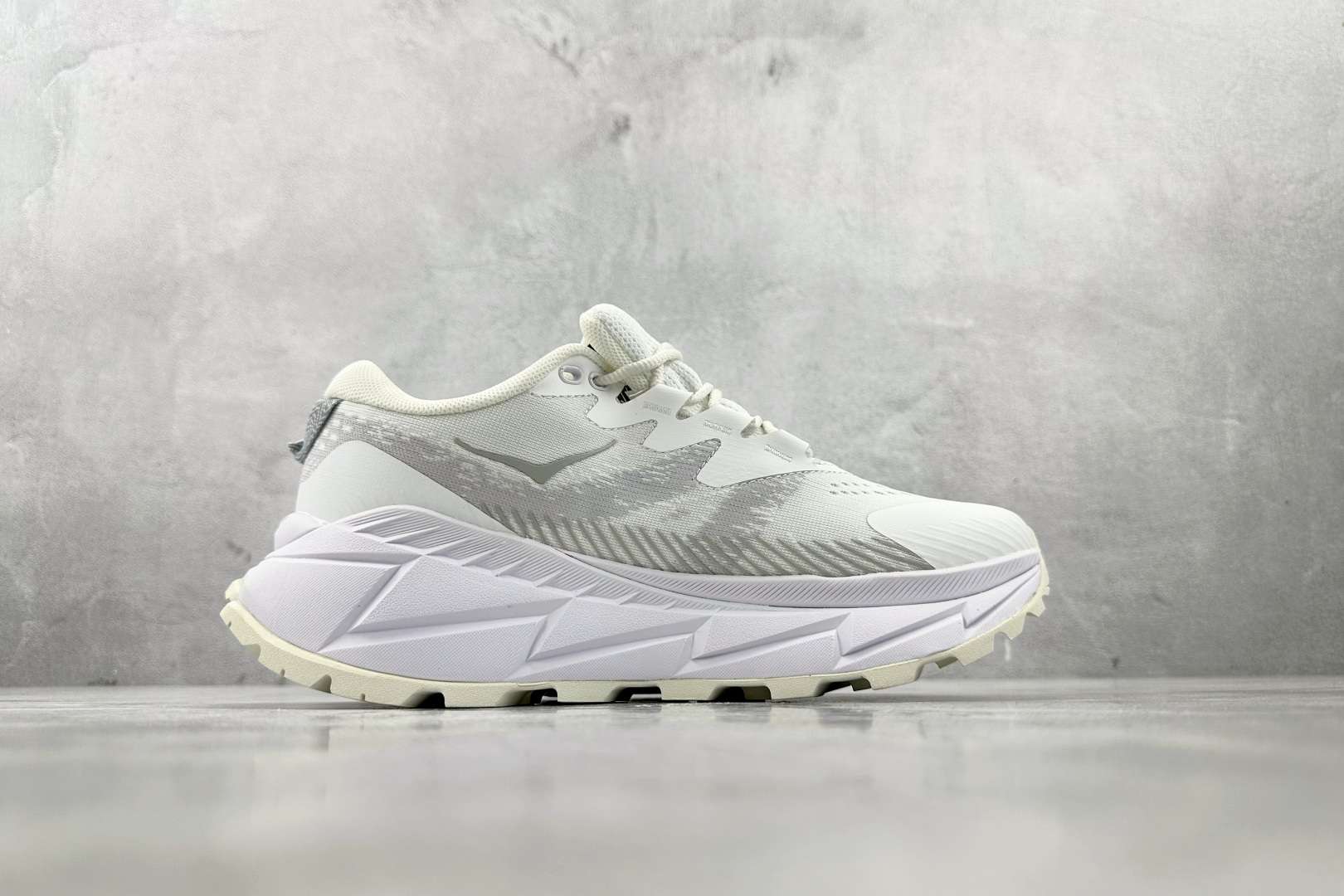 HK 
平台专供 HOKA ONE ONE SKY Float X 白色

货号：-WWH
尺码：36 