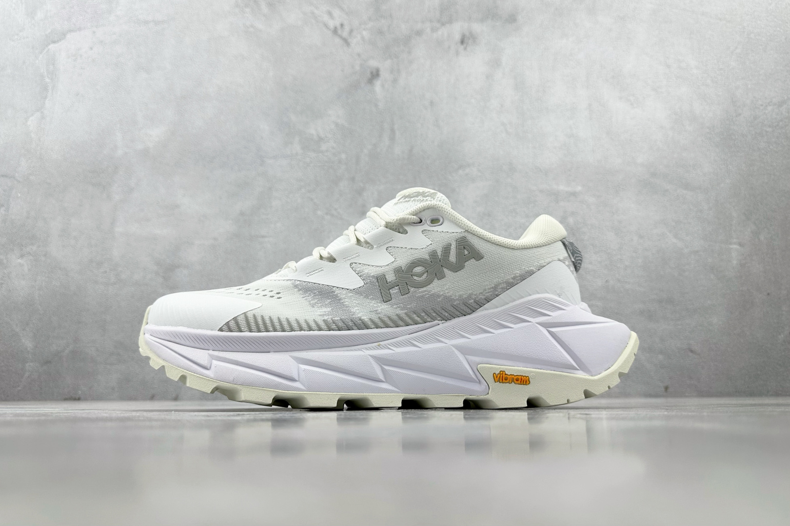 HK 
平台专供 HOKA ONE ONE SKY Float X 白色

货号：-WWH
尺码：36 