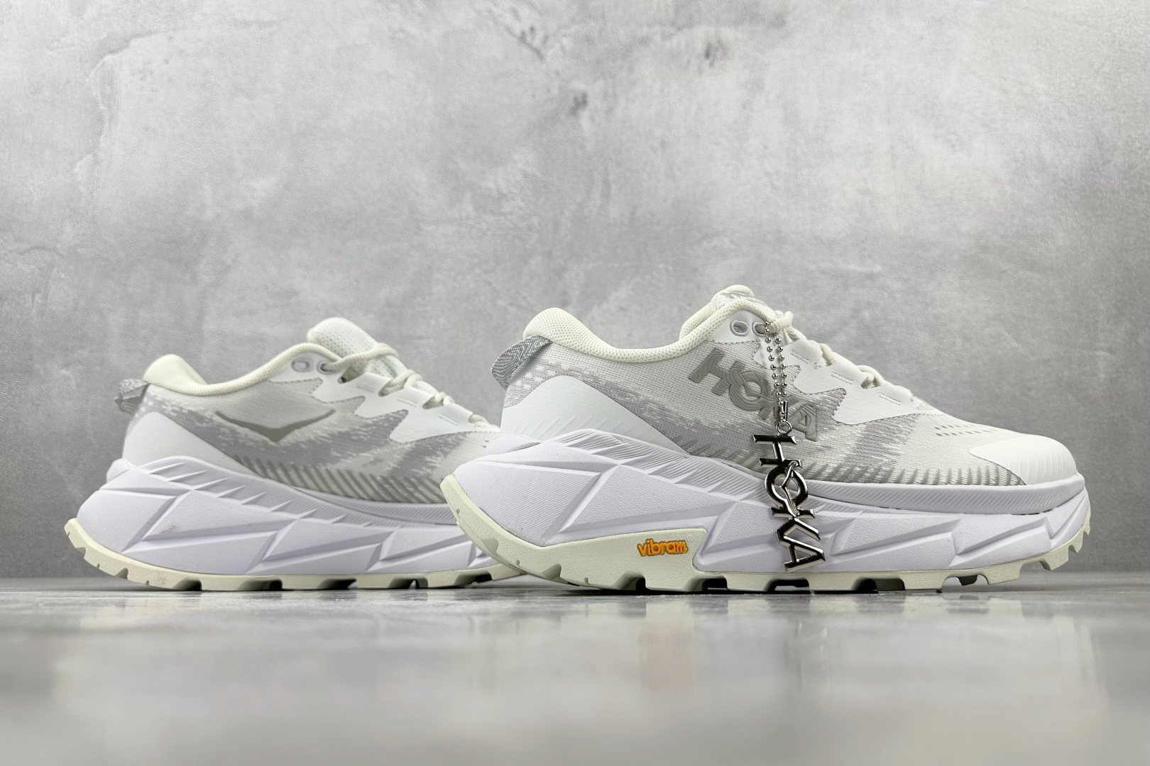 HK 
平台专供 HOKA ONE ONE SKY Float X 白色

货号：-WWH
尺码：36 
