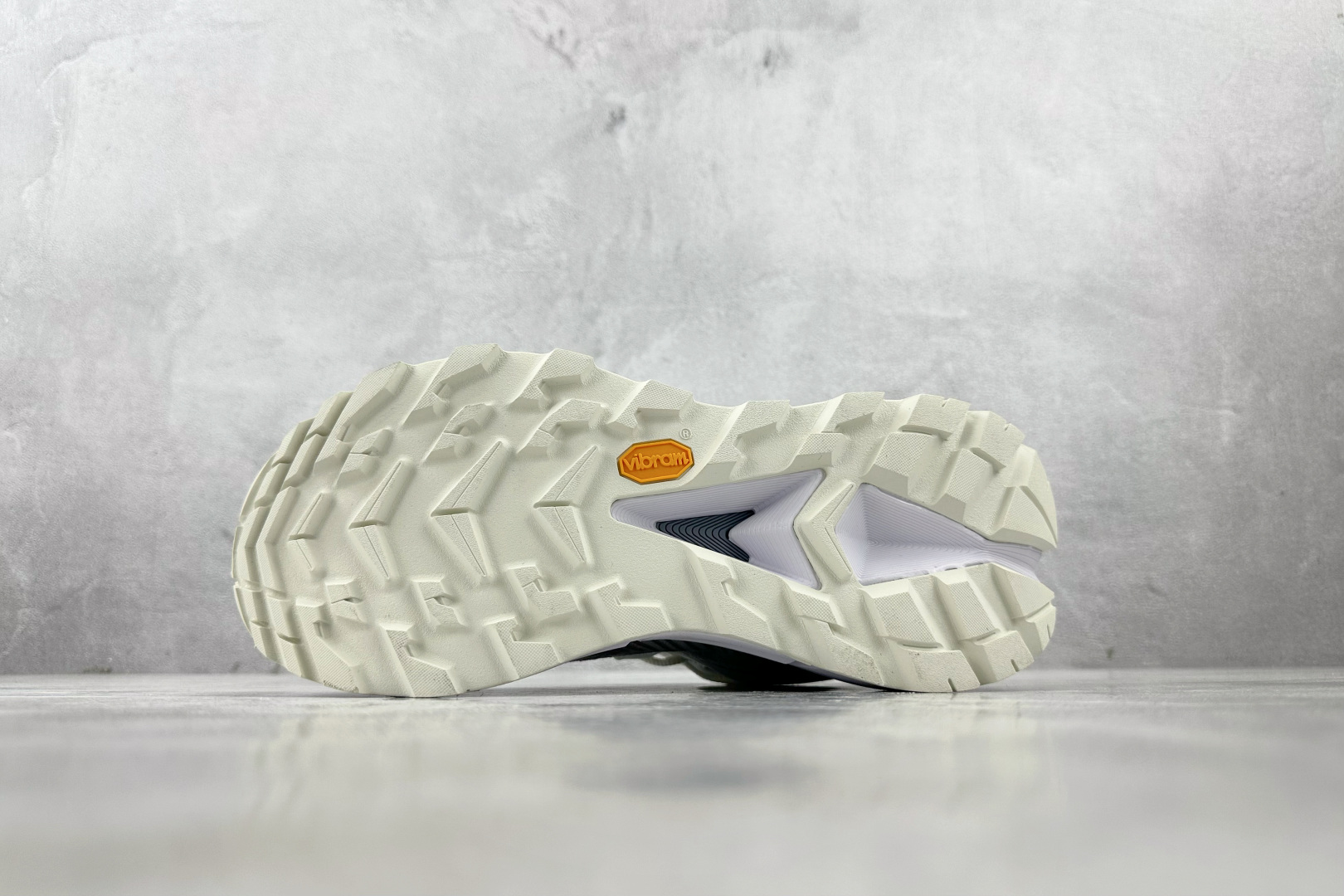 HK 
平台专供 HOKA ONE ONE SKY Float X 白色

货号：-WWH
尺码：36 