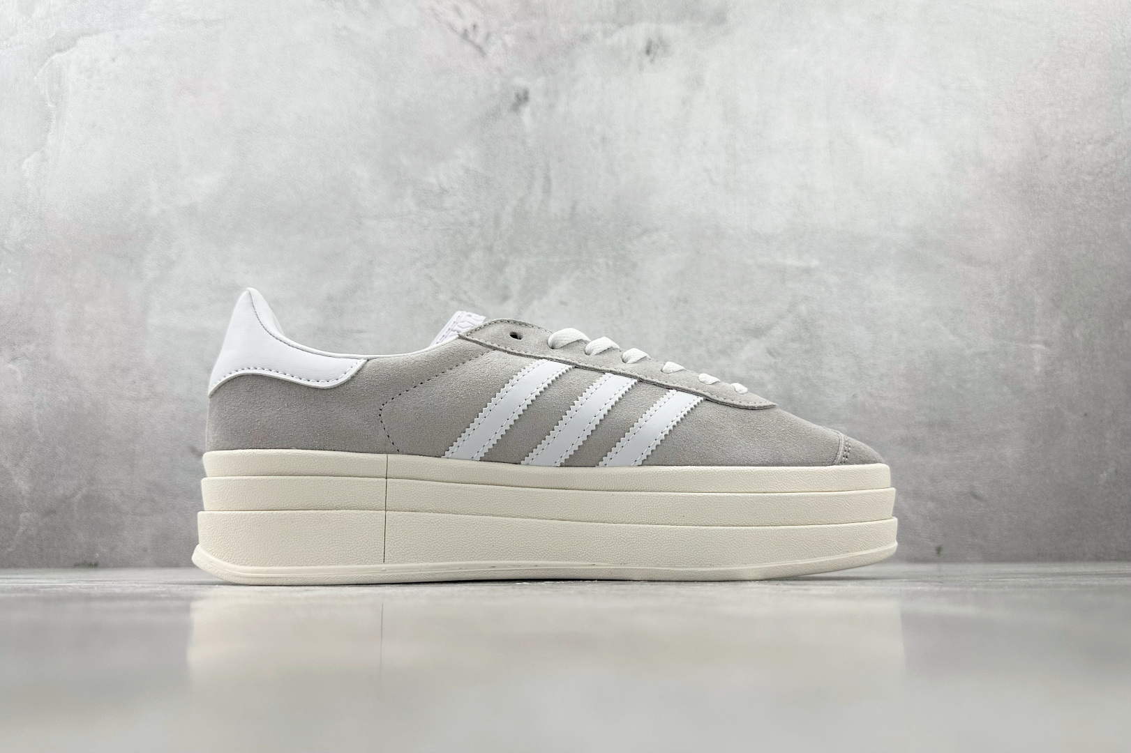 HG 
品质升级 adidas originals GAZELLE BOLD 灰白

货号：HQ6893