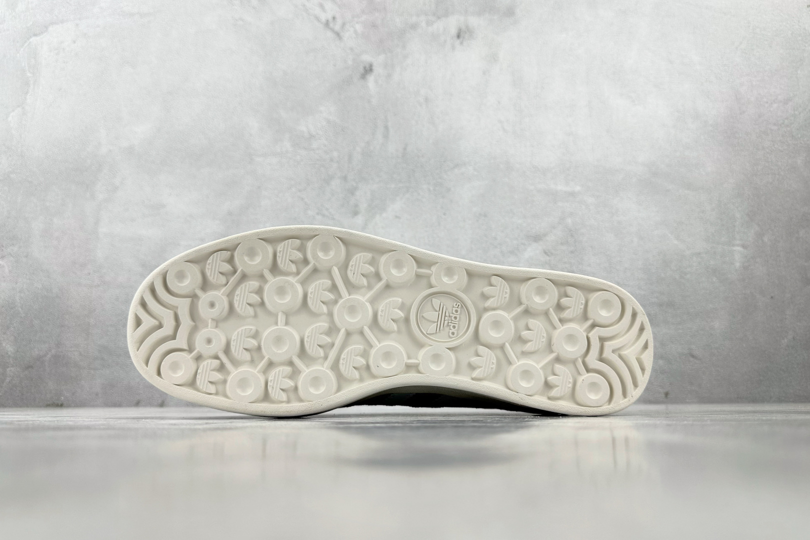 HG 
品质升级 adidas originals GAZELLE BOLD 灰白

货号：HQ6893